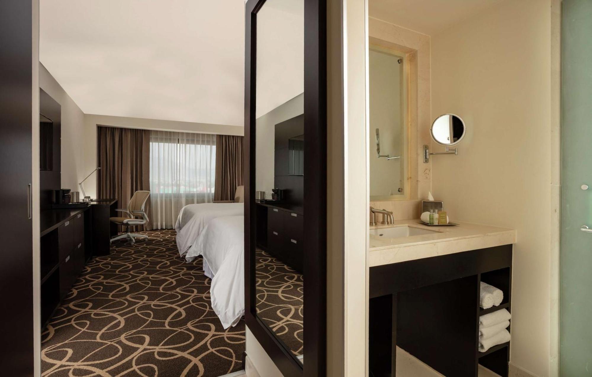 Hotel Doubletree By Hilton Toluca Exteriér fotografie